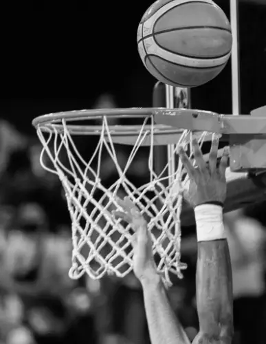 SQUADRA SPORT MANAGEMENT Agency > Our service for basketball players and trainer