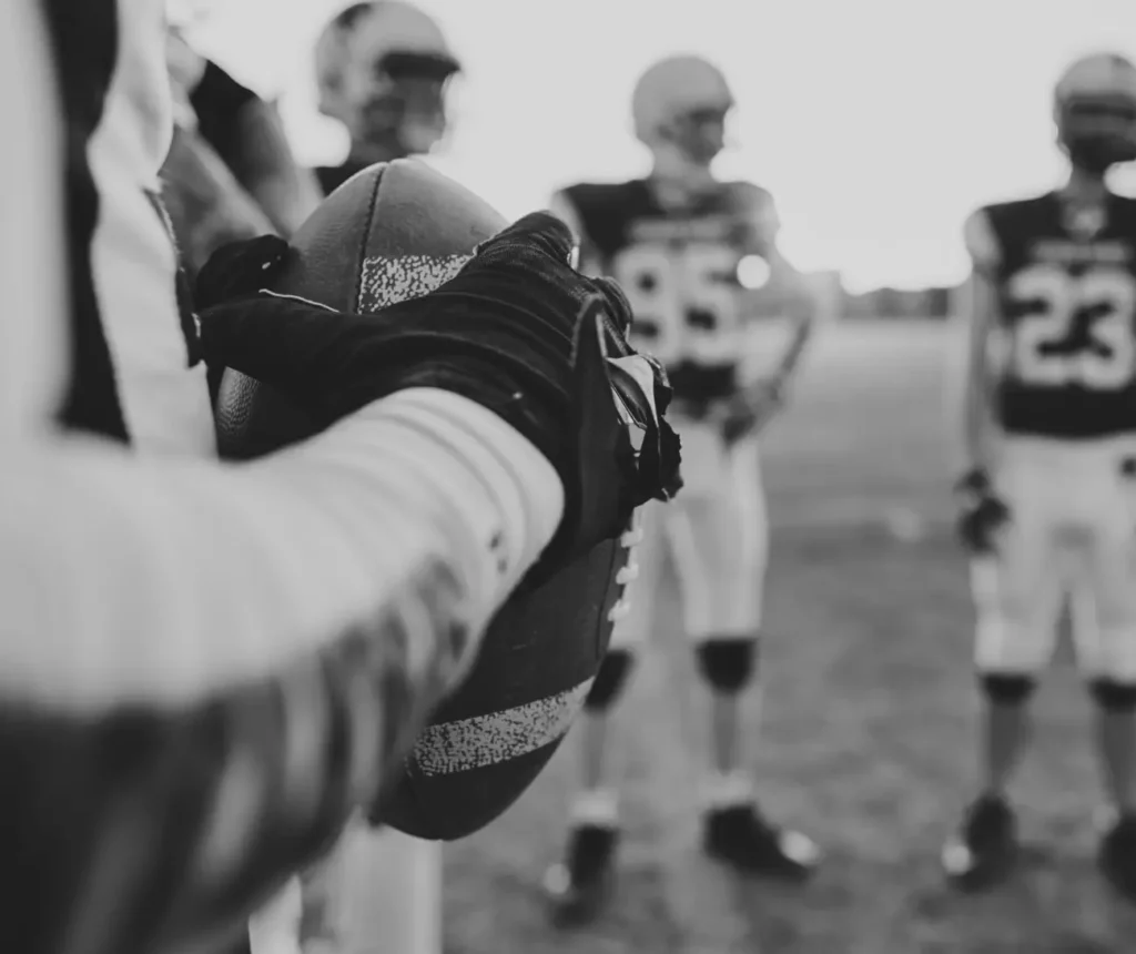SQUADRA SPORT MANAGEMENT Agency > Our service at american football players